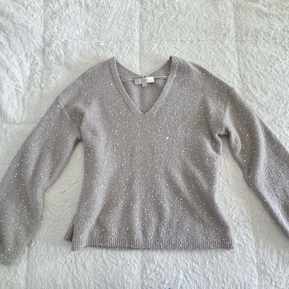 LOFT Light Gray V-Neck Sweater - Picture 1 of 5